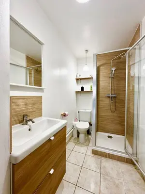 Salle de bains dans l'établissement Le Contemporain - 2p - wifi