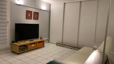 Télévision ou salle de divertissement dans l'établissement Quiet in Poissy city center for work or family stay