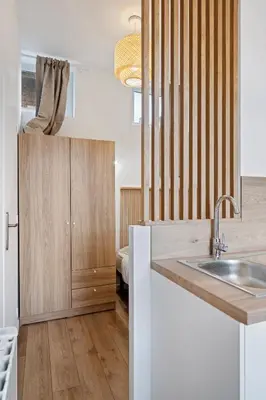 Cuisine ou kitchenette dans l'établissement Studio with outdoor area 10 min from Rouen