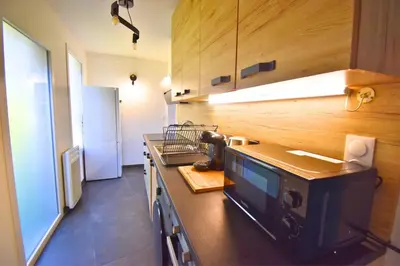 Cuisine ou kitchenette dans l'établissement Le Jardin Suspendu