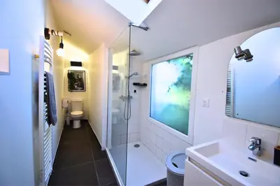 Salle de bains dans l'établissement Le Jardin Suspendu