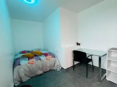 Un ou plusieurs lits dans un hébergement de l'établissement Appart 2 chambres Cergy, dernier étage ascenseur