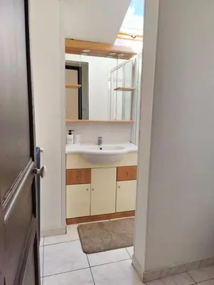Salle de bains dans l'établissement Les Géraniums vue mer - 4 personnes