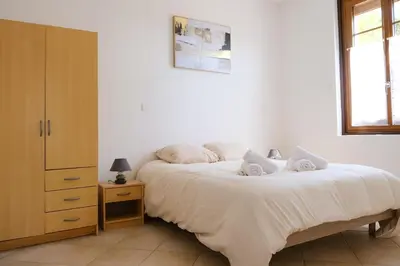 Un ou plusieurs lits dans un hébergement de l'établissement Les Géraniums vue mer - 4 personnes