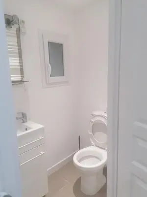 Salle de bains dans l'établissement Studio calme à mantes la ville