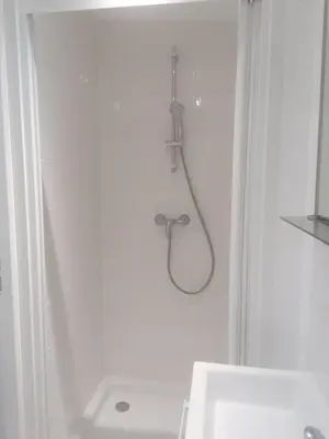 Salle de bains dans l'établissement Studio calme à mantes la ville