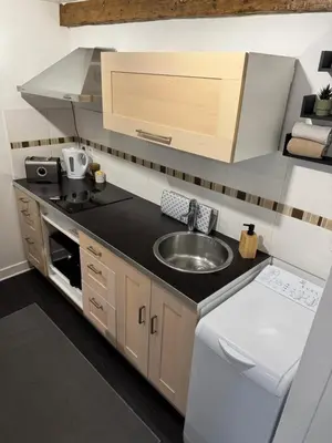 Cuisine ou kitchenette dans l'établissement Le Grand Studio De Septeuil 27m2