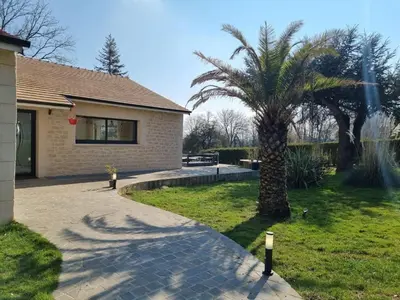 Jardin de l'établissement Suite Evasion - Jaccuzzi et petit déjeuner