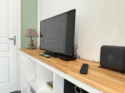 Télévision ou salle de divertissement dans l'établissement La Cascade