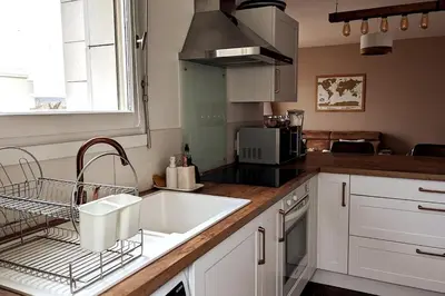 Cuisine ou kitchenette dans l'établissement Bel appartement, proche gare, Poissy- Ouest Paris
