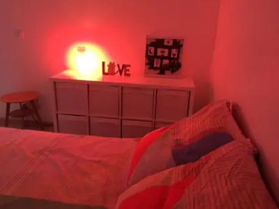 Un ou plusieurs lits dans un hébergement de l'établissement Petite Maison indépendante avec jardin à Montlignon quatre couchages