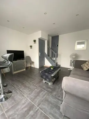 Télévision ou salle de divertissement dans l'établissement Duplex cosy à quelles minutes à pied du centre ville