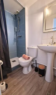 Salle de bains dans l'établissement Les Augustins