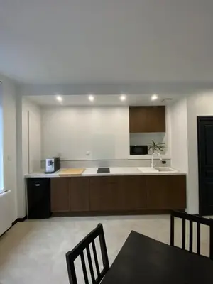 Cuisine ou kitchenette dans l'établissement L'Amienoise Maison 2ch Confort et standing