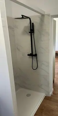 Salle de bains dans l'établissement Lodges La Chouette Nuit