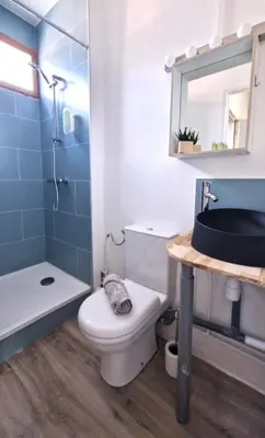 Salle de bains dans l'établissement Le Saint Marc