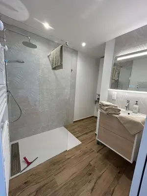 Salle de bains dans l'établissement Les gites saint Laurent - l'élégante