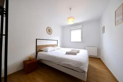 Un ou plusieurs lits dans un hébergement de l'établissement Lumineux T3 - 2 chambres, balcon - proche de Rouen