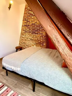 Un ou plusieurs lits dans un hébergement de l'établissement La maison des Hortillonnages, le calme dans Amiens