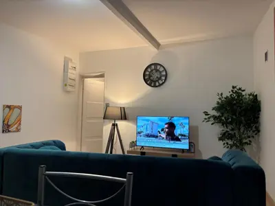 Télévision ou salle de divertissement dans l'établissement Marcory, proche aéroport