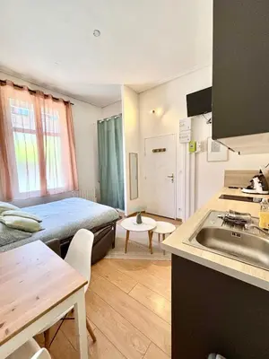 Cuisine ou kitchenette dans l'établissement Charment studio dans le centre ville de Dieppe
