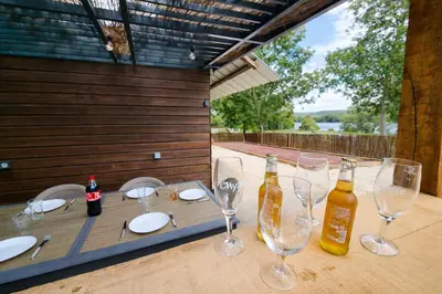 Boissons dans l'établissement Le chalet au bord de seine