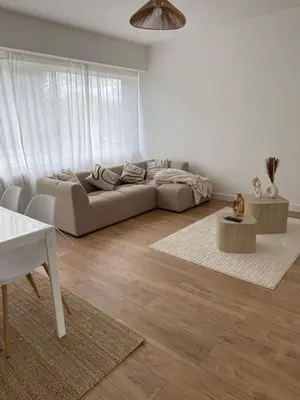 Coin salon dans l'établissement Appartement neuf, moderne et lumineux à Vernon
