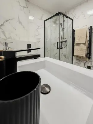 Salle de bains dans l'établissement L'ombelle - Studio vert d'eau avec petit extérieur