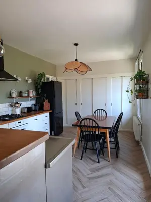 Cuisine ou kitchenette dans l'établissement La Grange des Prés, Chaumière 8 personnes vue Mer!