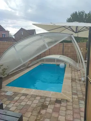 Piscine de l'établissement Loft envie deux ou située à proximité