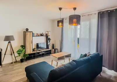Télévision ou salle de divertissement dans l'établissement Le Cosy Chic - F2