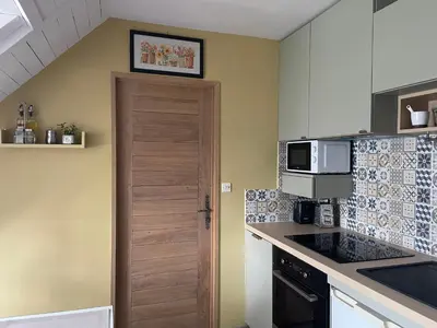 Cuisine ou kitchenette dans l'établissement L'Ormelet