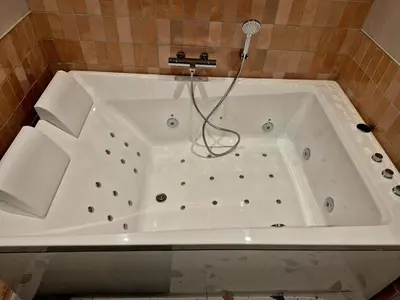 Salle de bains dans l'établissement Appartement jacuzzi et terrasse
