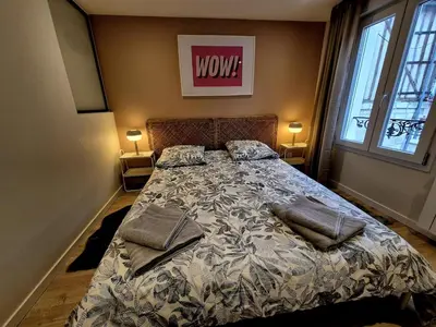 Un ou plusieurs lits dans un hébergement de l'établissement Appartement jacuzzi et terrasse