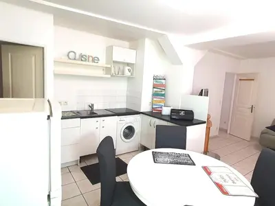 Cuisine ou kitchenette dans l'établissement Élégant T2 Hyper-Centre 5 min gare, 15 min Giverny