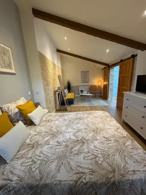 Un ou plusieurs lits dans un hébergement de l'établissement Chantilly Spa Lodge near Parc Asterix