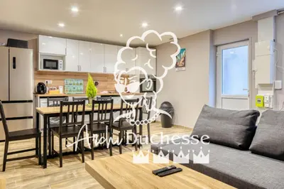 Cuisine ou kitchenette dans l'établissement L'Esprit Normand chaleureux appartement fraichement rénové proche CHU