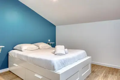 Un ou plusieurs lits dans un hébergement de l'établissement L'Esprit Normand chaleureux appartement fraichement rénové proche CHU