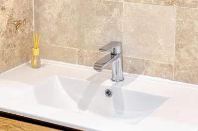 Salle de bains dans l'établissement Le Aurélie charmant F2 avec baignoire balnéo !