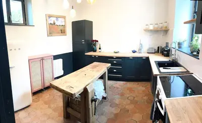 Cuisine ou kitchenette dans l'établissement Stone house with garden Chantilly-Senlis