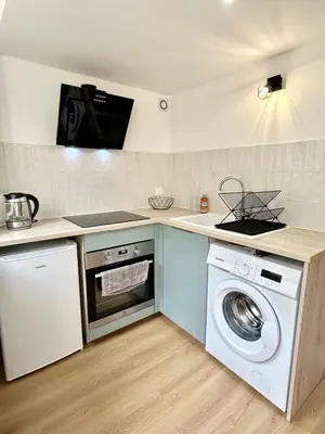 Cuisine ou kitchenette dans l'établissement Saphir Apartment 2 rooms Senlis Centre Parc Astérix