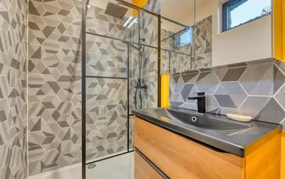 Salle de bains dans l'établissement Le Hameau Paisible