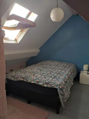 Un ou plusieurs lits dans un hébergement de l'établissement Maison cosy pour famille - groupe proche toutes commodités