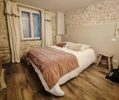 Un ou plusieurs lits dans un hébergement de l'établissement Maison de famille avec jardin, tennis, près du Parc Astérix et golfs