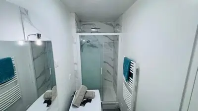 Salle de bains dans l'établissement Le Donnette - Appt lumineux - accès métro Rouen