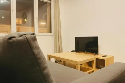 Télévision ou salle de divertissement dans l'établissement T2 confortable et bien agencé dans un cadre calme - 417 Elbeuf 2