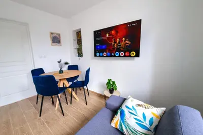 Télévision ou salle de divertissement dans l'établissement Gare Oissel - Le Paon