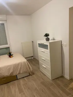 Un ou plusieurs lits dans un hébergement de l'établissement Charmant T2 a Cergy le Haut