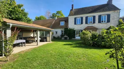 Jardin de l'établissement Le presbytère de Bueil - Gite 8 pers - 5 couchages