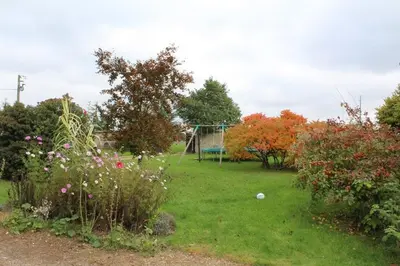 Jardin de l'établissement Gîte des Preaux in Pacy near Giverny